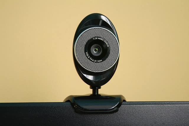 노트북에 연결된 외장 USB 웹캠